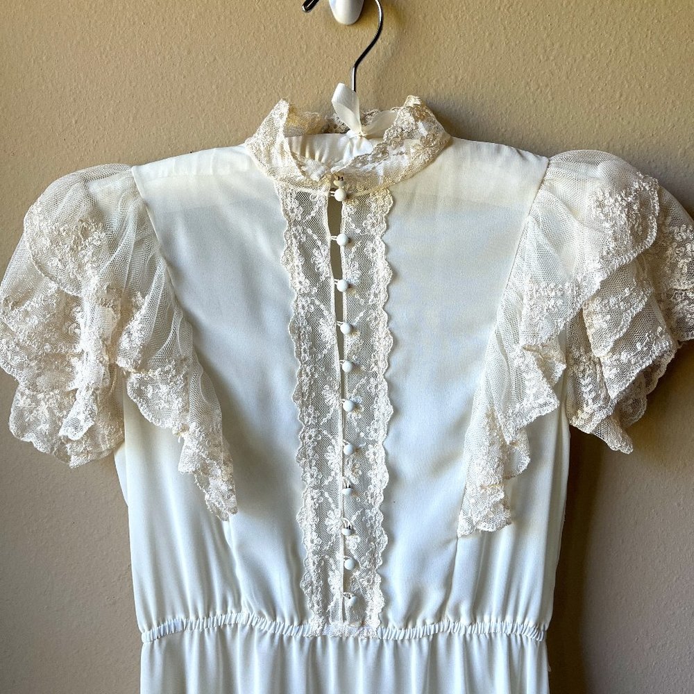 Vintage 1980's Knee Length Wedding Dress. Size S